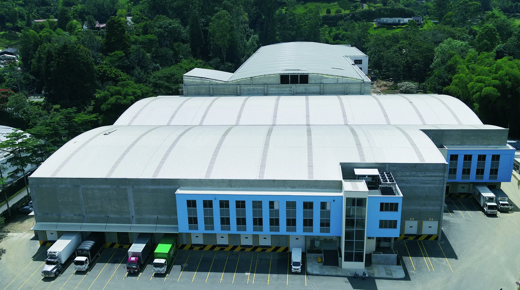 Proyecto industrial con estructura metálica ejecutado por Econstructores Pro