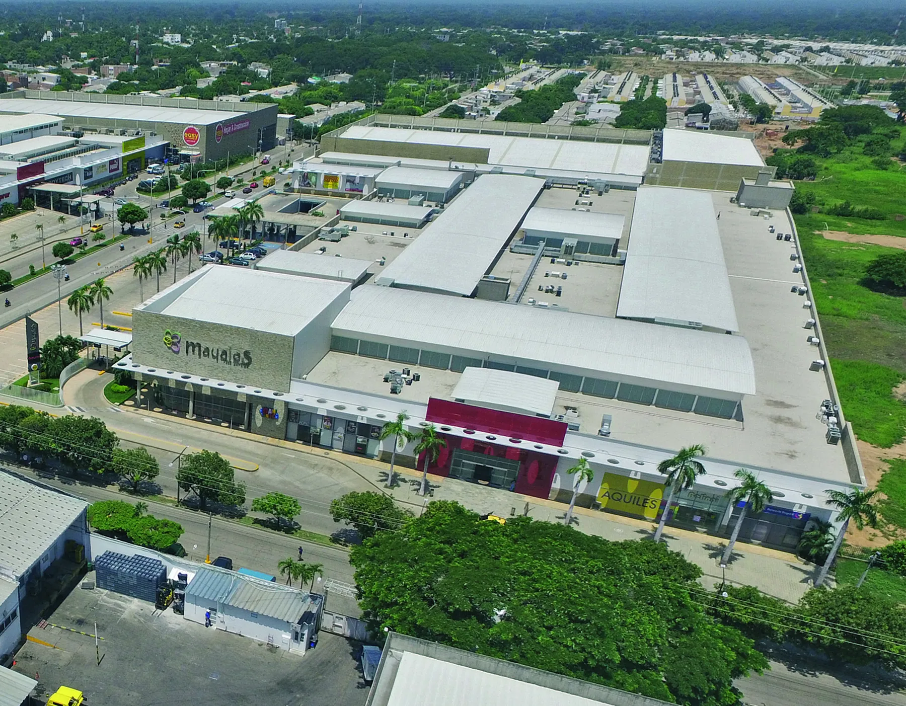 Proyecto arquitectónico metálico en centro comercial Mayales Plaza